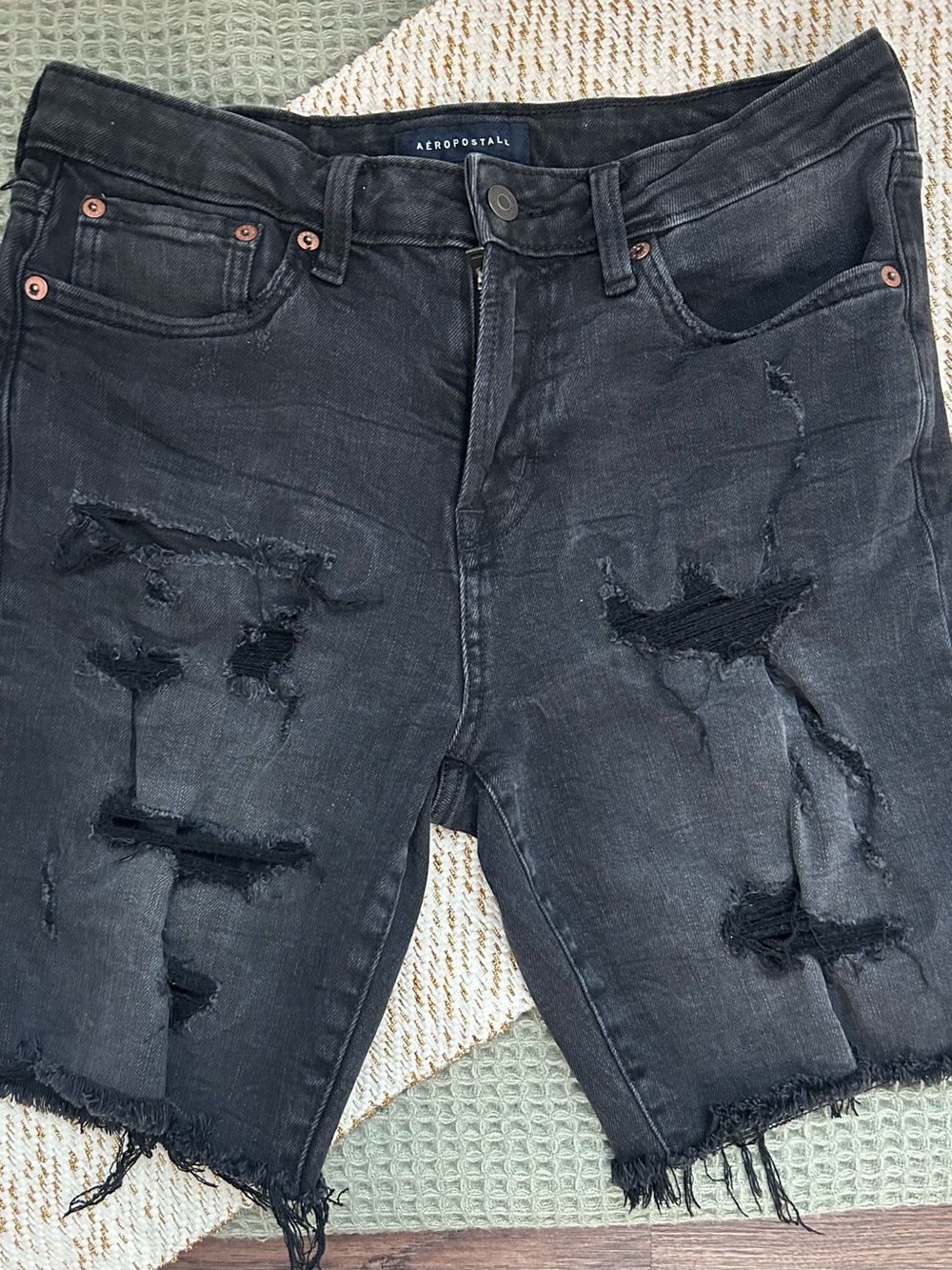 Aeropostale Men’s Black Distressed Slim Jeans